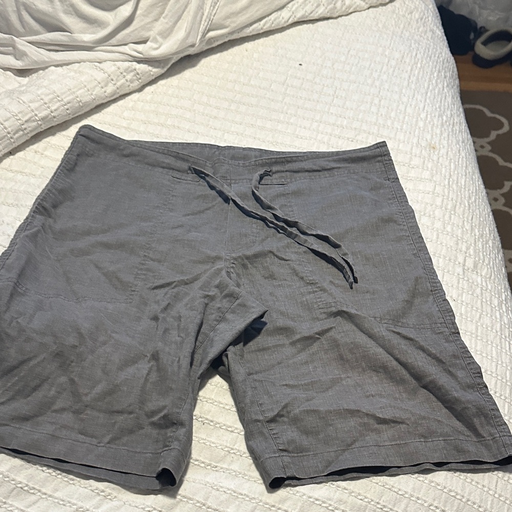 Prana Men's Gray Flat Front Shorts